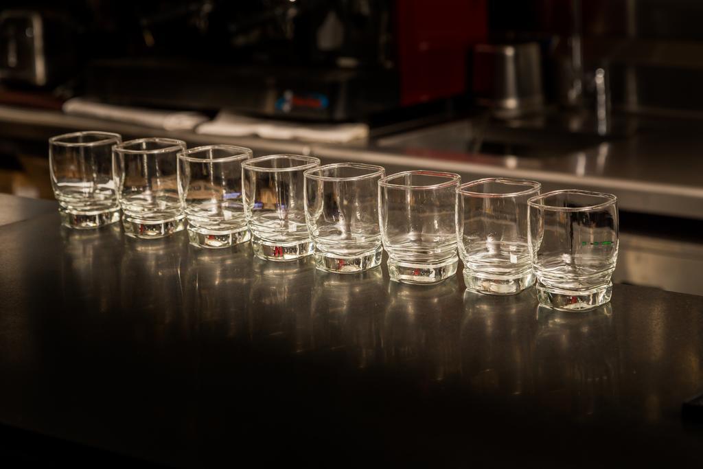 Suites Contempo Ciudad de México Exteriér fotografie A row of shot glasses