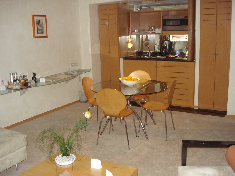 Suites Contempo Ciudad de México Exteriér fotografie A modern German kitchen